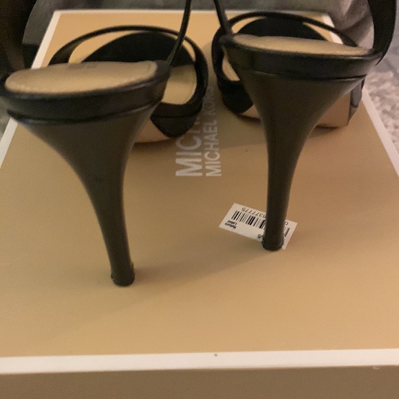 Michael Korea Claudia black leather sandal size 7 - Picture 5 of 8